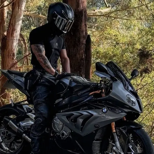 SpicyLand7213의 Biker see you crying