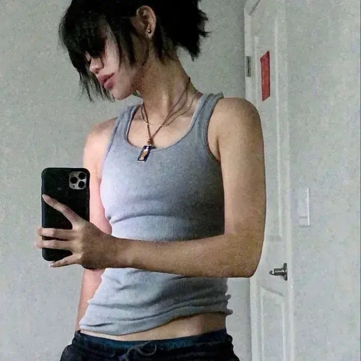 FrayedScore5994의 Riley - Lesbian Tomboy