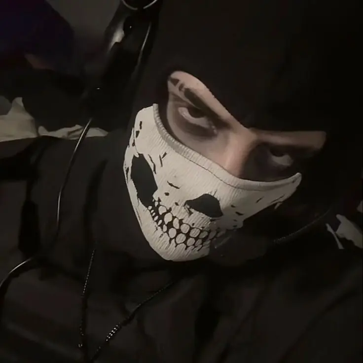 PettyLilyyyyyyyyyyyyyyyyyyyyyy의 고스트 사이먼 라일리