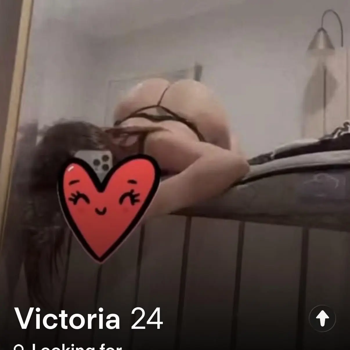 SoreEmoji2093의 Found Sister on Tinder