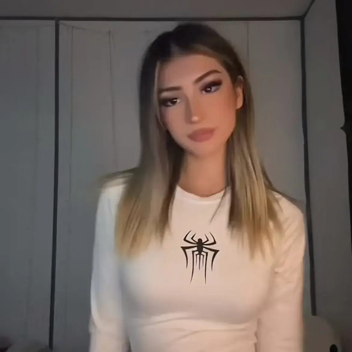 LocalXerus3207의 Stella - Roommate -