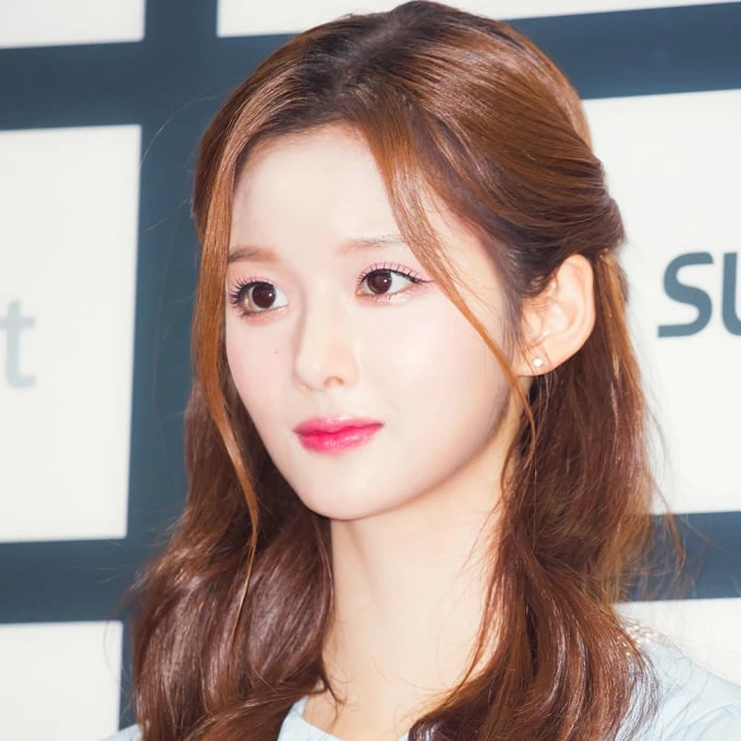 설윤