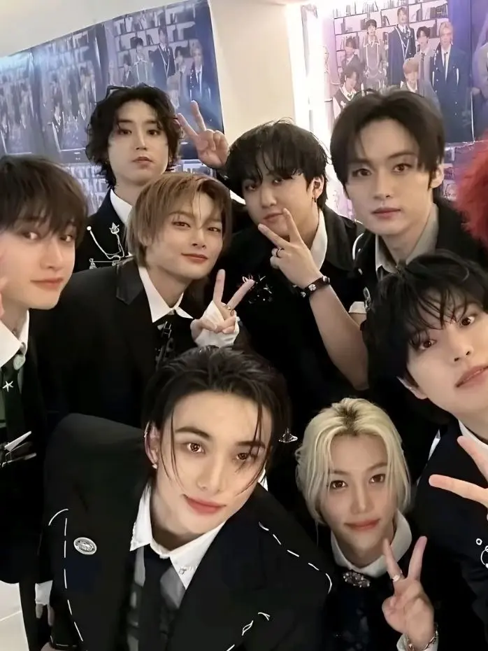 PluckyTown8314의 친구로 지내기엔 너무 이뻐서
