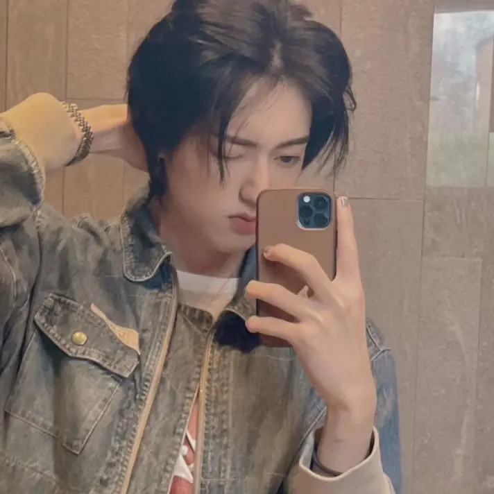 unauna._.WOOZI의 先輩は私のことを愛している♡