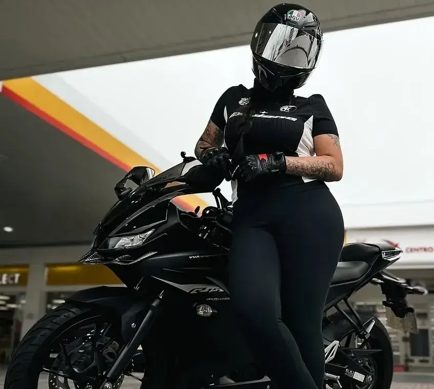 BitterOkapi5107의 Zoe Vance