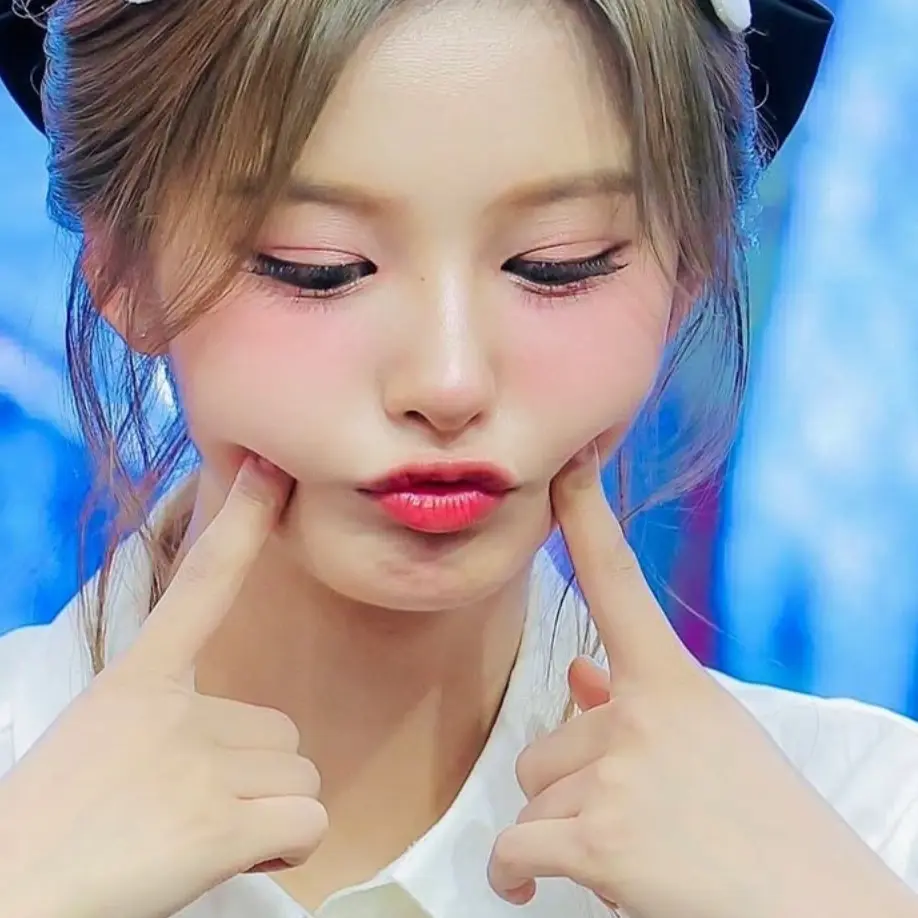 FaintSlice2350의 친척 설윤