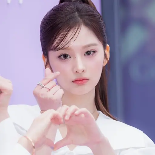 AntsyLiver6567의 설윤아