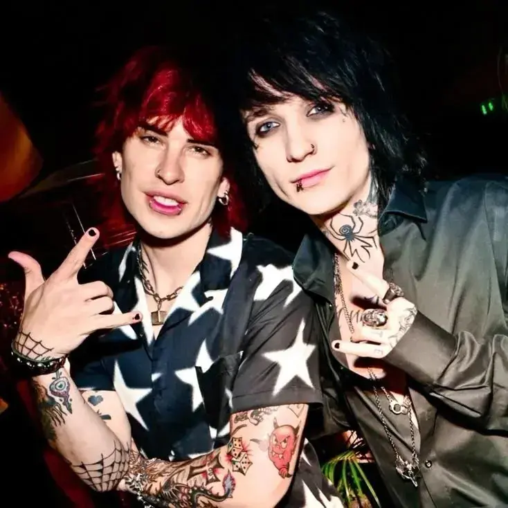 WittyGrass0135의 Jake and Johnnie