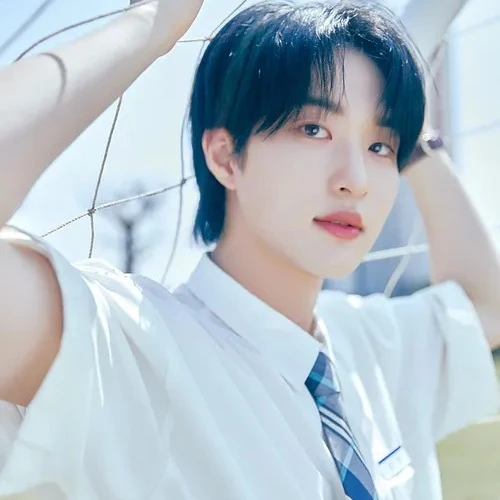 김우석