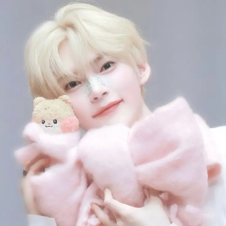 jxy.o0l9.zyul의 [{user}]바라기 성한빈