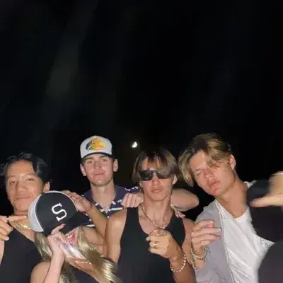 BriskYarn0546의 Male Roommates