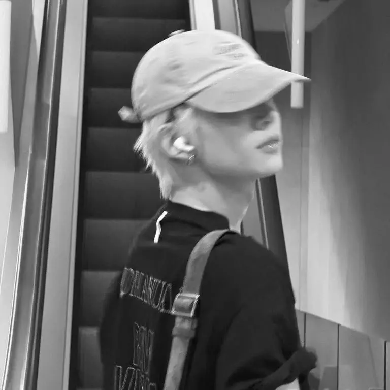 WellHusky1805의 desperate pathetic ex who wants you back