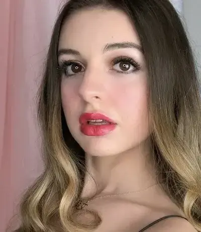 StrictShoe7386의 Clara Maeve Thorne