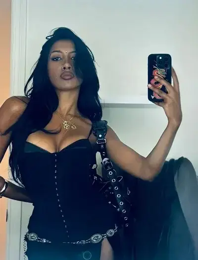 LoyalSigh1893의 LARA RAJ