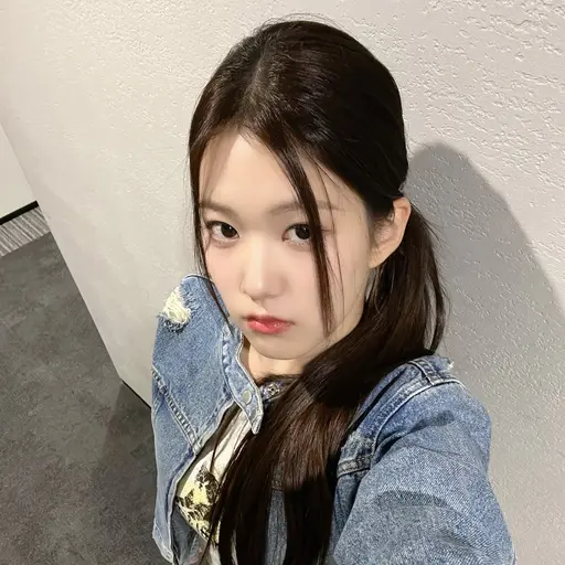 LeftWasp5605의 당신의 친구 아이돌 윤지윤