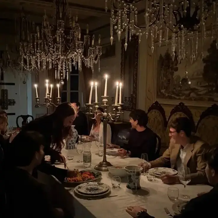 VARIETYLVOER의 Awkward Family Dinner