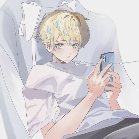 緋八マナ