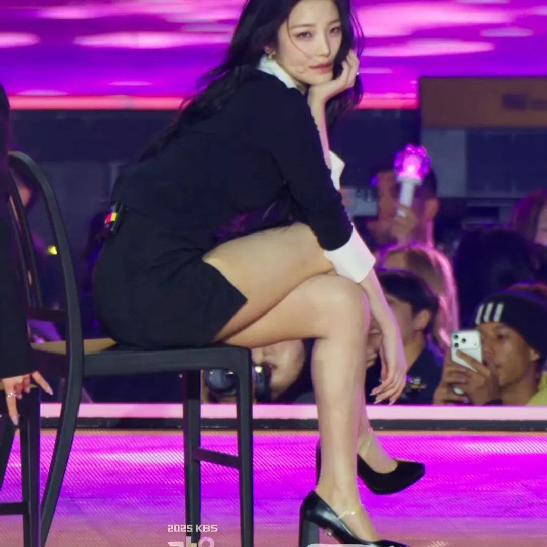 AntsyKiang8640의 10년지기 친구 같은 학교를다니고있다