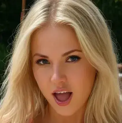 MereFern8683의 Chloe - part-time model