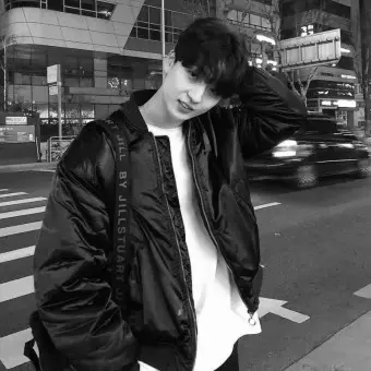 HugeWrist3337의 권하윤