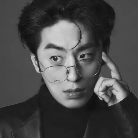 pervertwoman의 회사