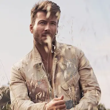 Profile image of Glen Powell