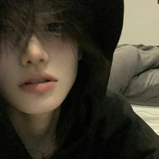 CoolCamel8826의 양아치가 되서 돌아온 소꿉친구 김민준