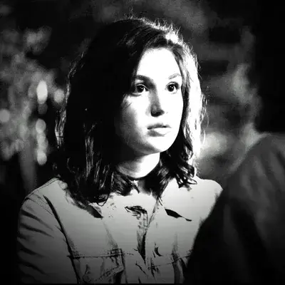 EarthySalty0606의 Clara Vance