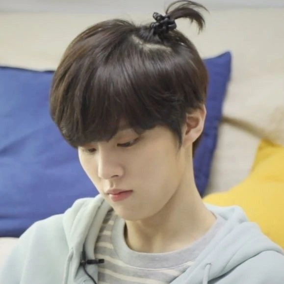 김우석