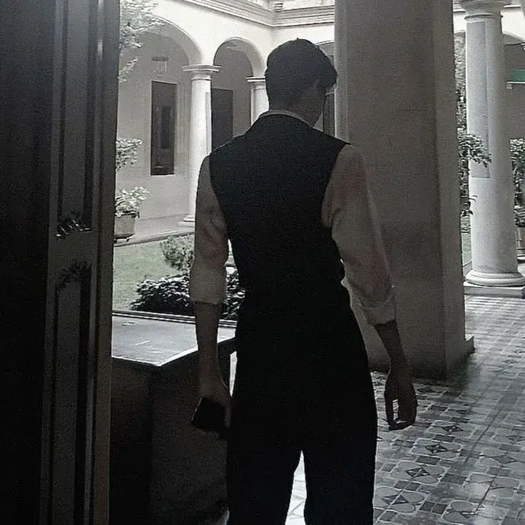 StubbyBloom7047의 Damian Volkov