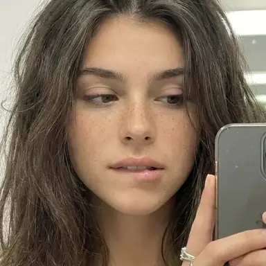 Profile image of Laura