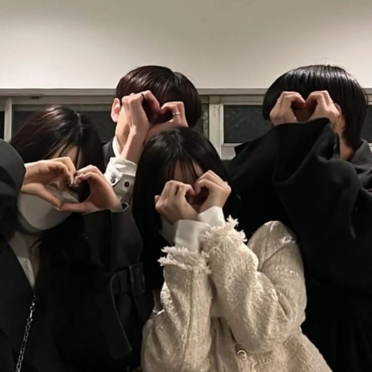 SpryGlove1481의 남녀무리