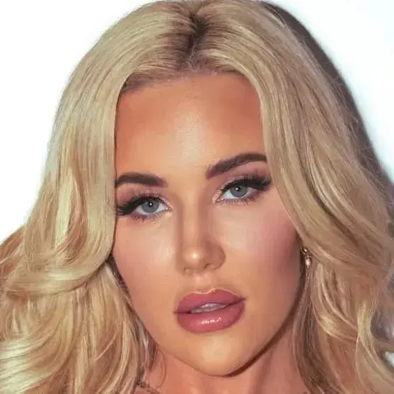 BoldBed2810의 Sienna Clarke