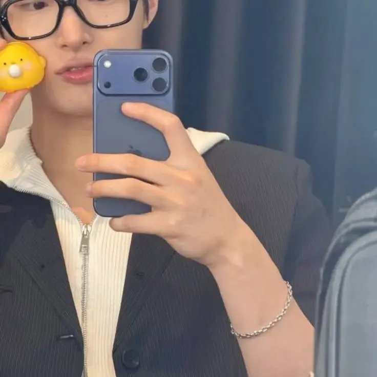 NimbleSoap4982의 Your bias texts you back??