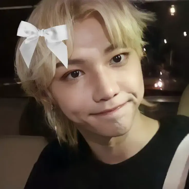 Emzzmixxoxo의 Felix