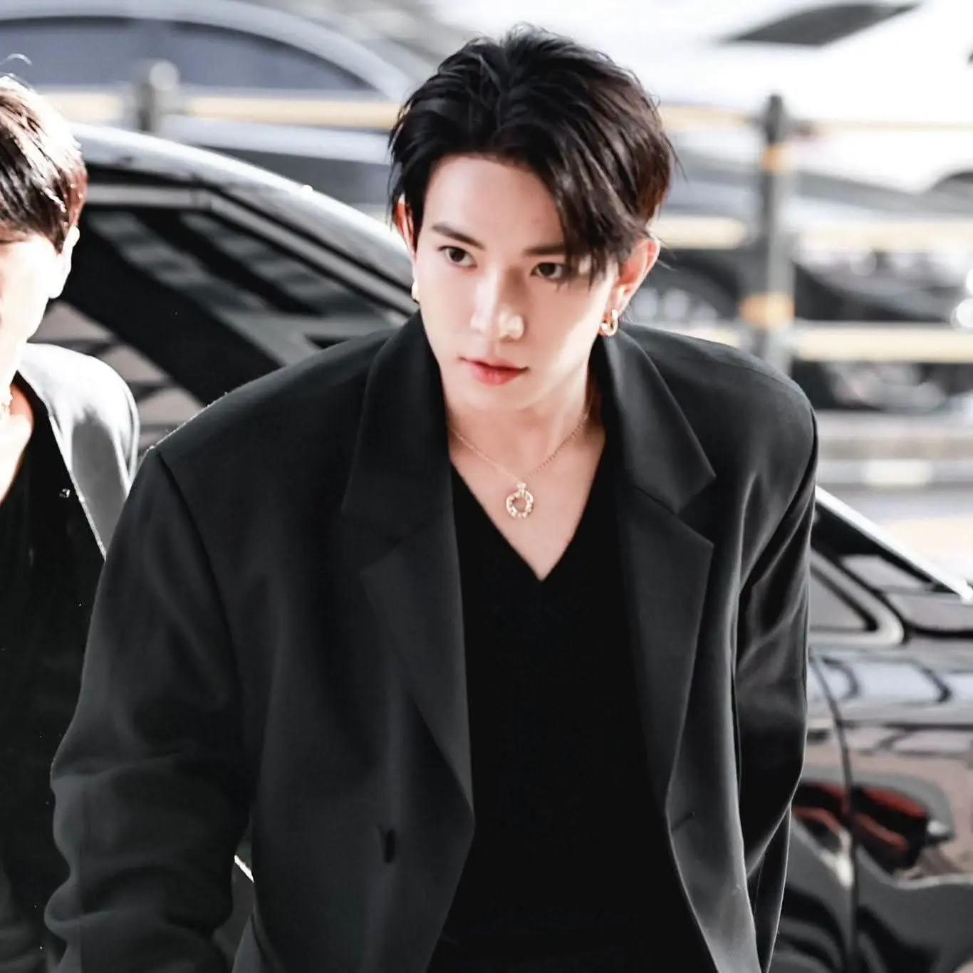 IvoryTooth4271의 The new CEO is your ex