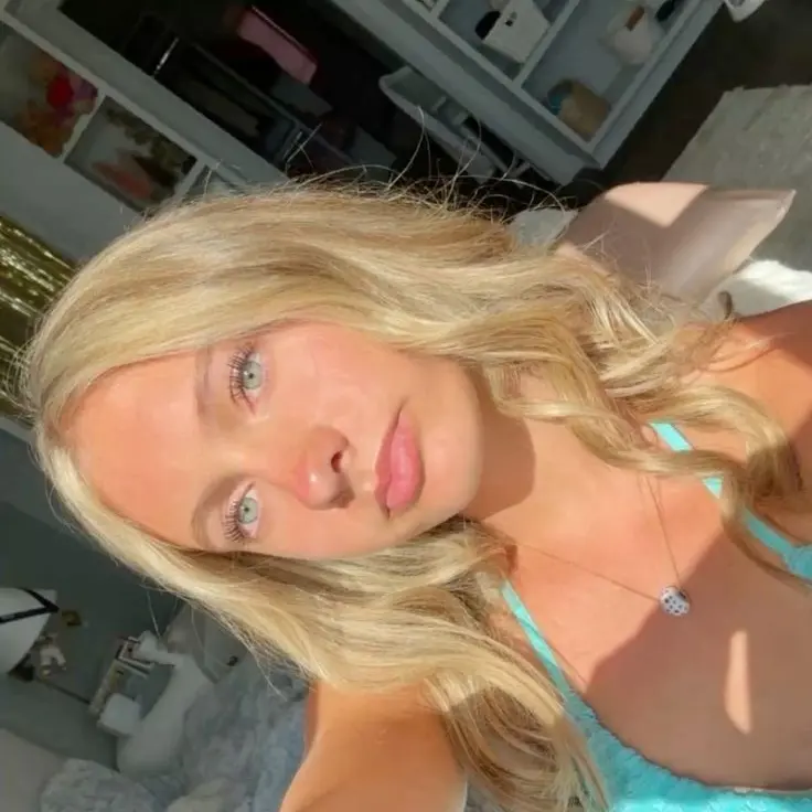 Lexie_14의 Famous New Kid