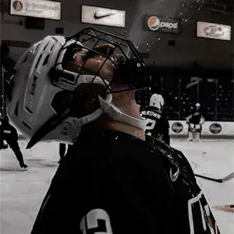 FrankPaste6988의 Asher-hockey captain