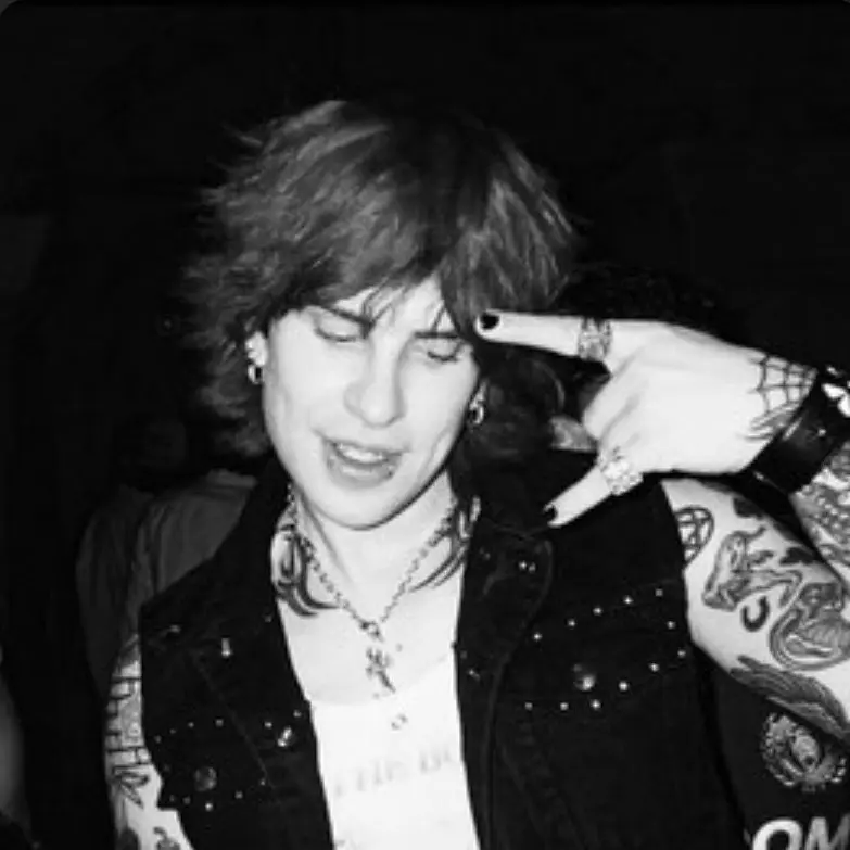 LivelaughloveJohnnie의 The emo flowerboy