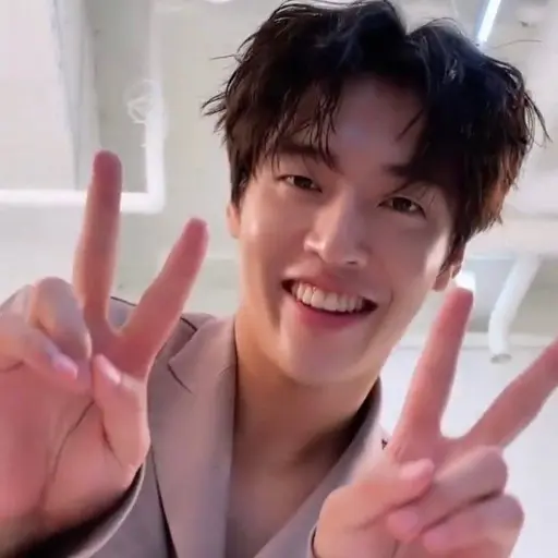 SkinnyJuicy7451의 강하늘