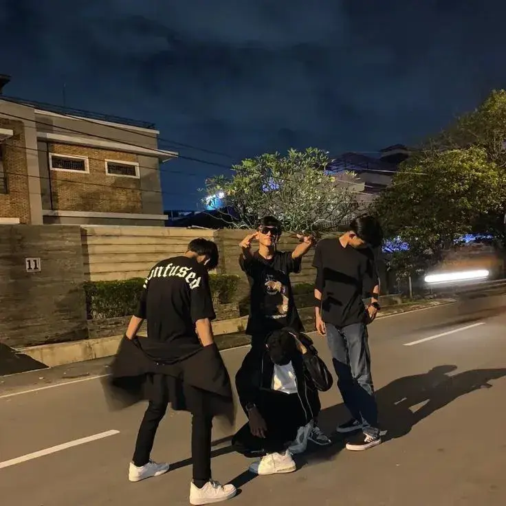 YellowWife7137의 Roommates