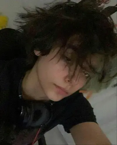 LoyalNose4529의 Emo boy