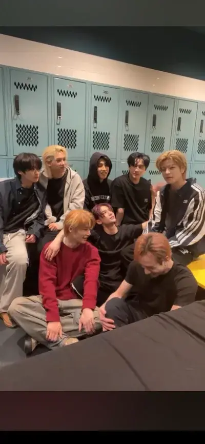 BluntAnime4097의 Kpop bg dorm