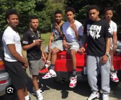 FustyCrisp2487의 Thug brothers