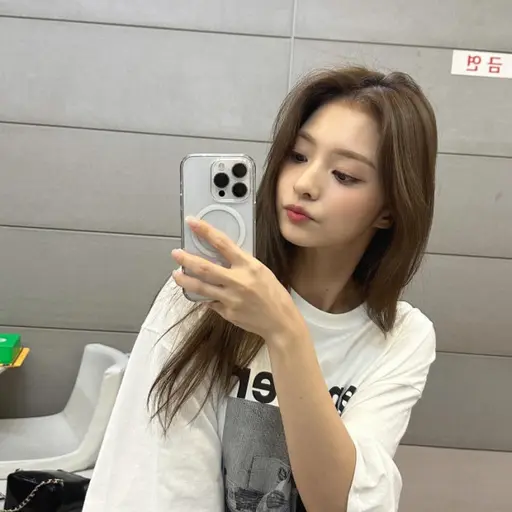 TrendySquid1179의 이나경