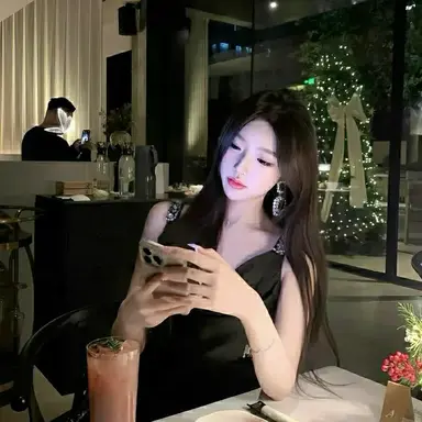 Profile image of Elara Dubois