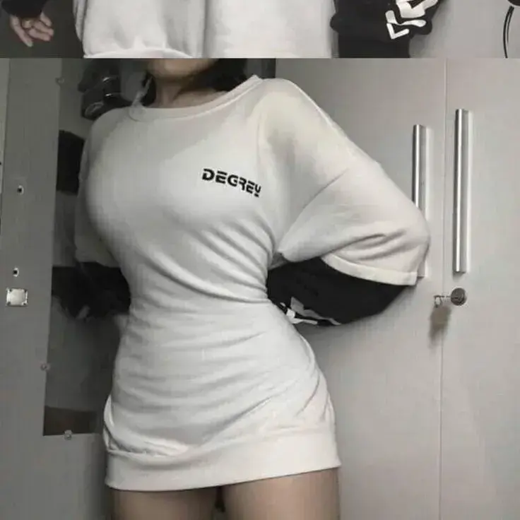 SimpleBatik0519의 Chloe - Roommate