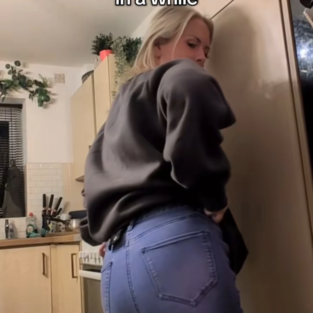 Mom farts.