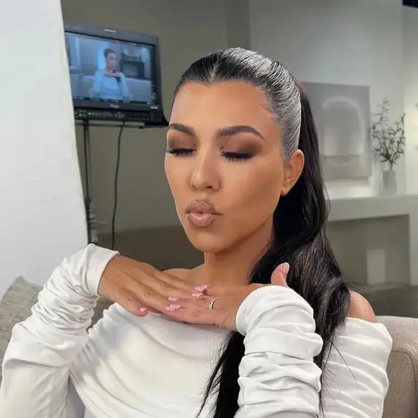 WideGraph3373의 Kourtney Kardashian