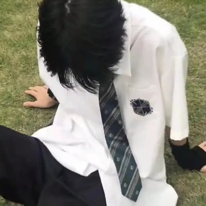 SturdyPage9411의 전교 1등이랑 부딪혔다..